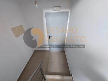 Moradia T5 para Venda em Laranjeiro e Feijó