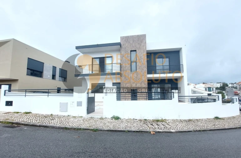 Moradia T5 para Venda em Laranjeiro e Feijó Foto 54