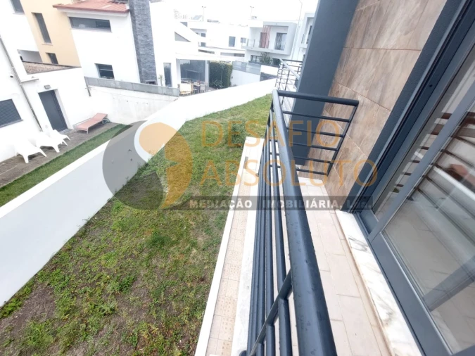 Moradia T5 para Venda em Laranjeiro e Feijó Foto 16