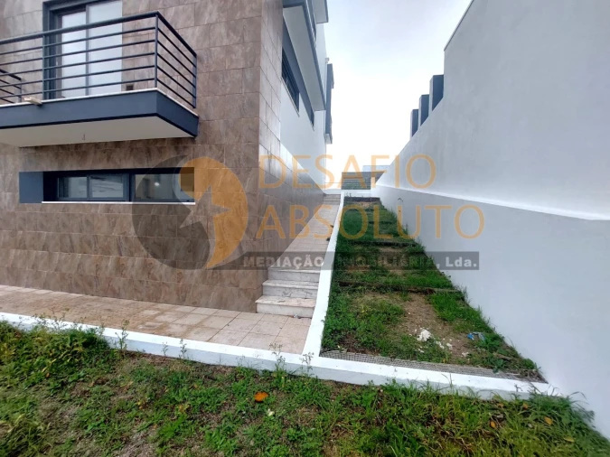 Moradia T5 para Venda em Laranjeiro e Feijó Foto 45