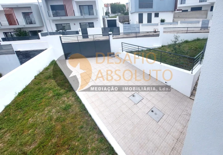 Moradia T5 para Venda em Laranjeiro e Feijó Foto 53