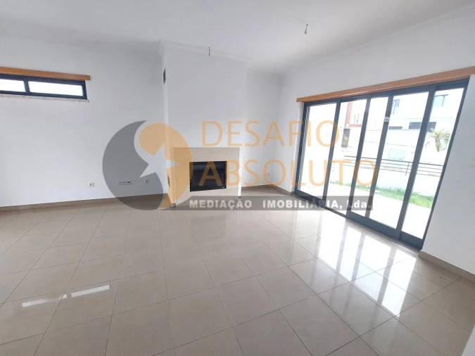 Moradia T5 para Venda em Laranjeiro e Feijó Foto 8