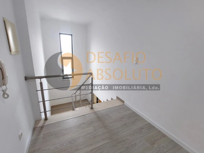 Moradia T5 para Venda em Laranjeiro e Feijó Foto 18