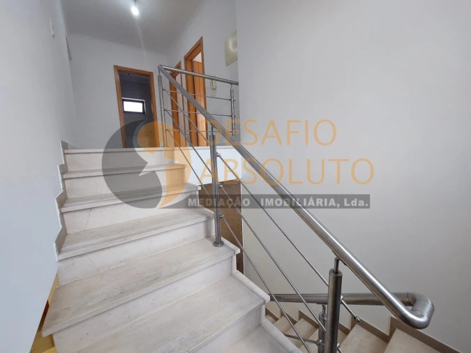 Moradia T5 para Venda em Laranjeiro e Feijó Foto 19