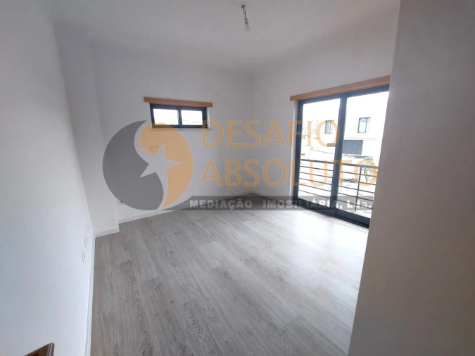 Moradia T5 para Venda em Laranjeiro e Feijó Foto 25