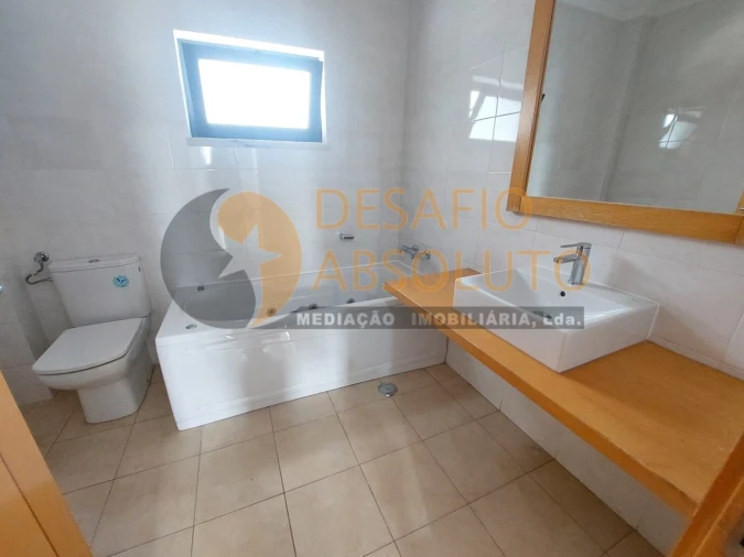 Moradia T5 para Venda em Laranjeiro e Feijó Foto 34