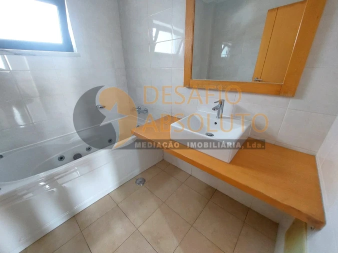 Moradia T5 para Venda em Laranjeiro e Feijó Foto 36