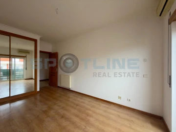 Apartamento T2 para Venda em Laranjeiro e Feijó