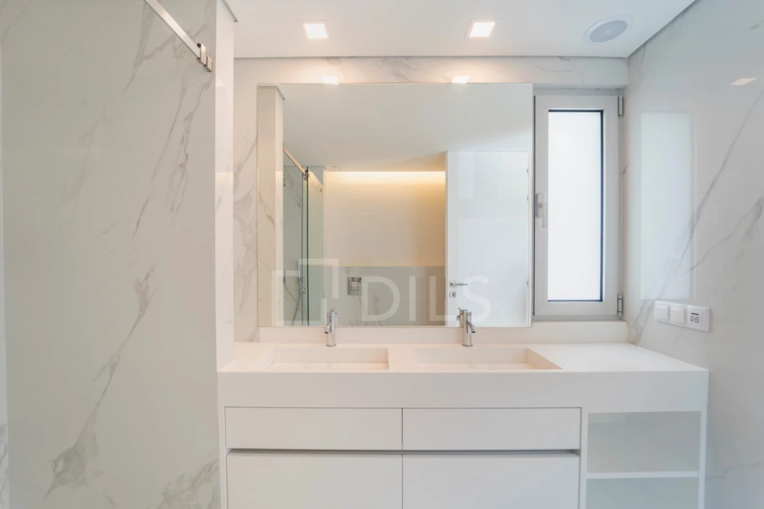 Moradia T4 para Venda em Aldoar, Foz do Douro e Nevogilde Foto 9