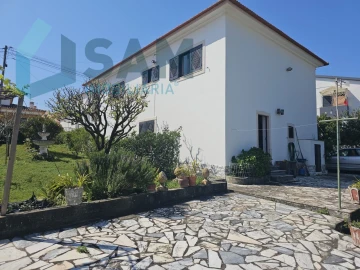 Moradia T2 para Venda em Santa Maria, São Pedro e Matacães