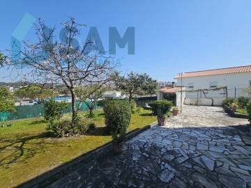 Moradia T2 para Venda em Santa Maria, São Pedro e Matacães