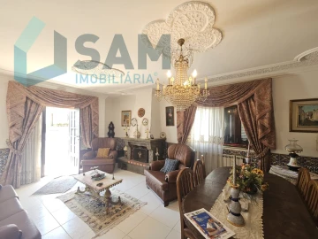 Moradia T2 para Venda em Santa Maria, São Pedro e Matacães