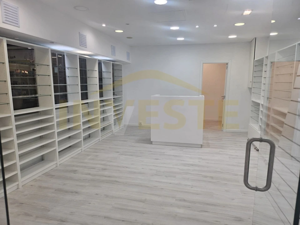 Escritório para Venda em Oeiras e São Julião da Barra, Paço de Arcos e Caxias Foto 1