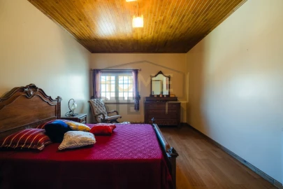 Quinta T4 para Venda em São Pedro de Serracenos