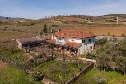 Quinta T4 para Venda em São Pedro de Serracenos