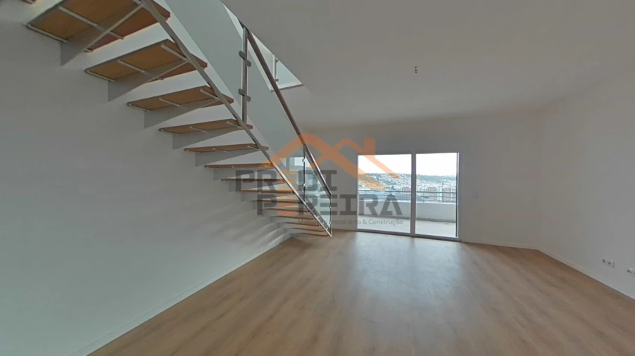 Apartamento T3 para Venda em Odivelas Foto 2