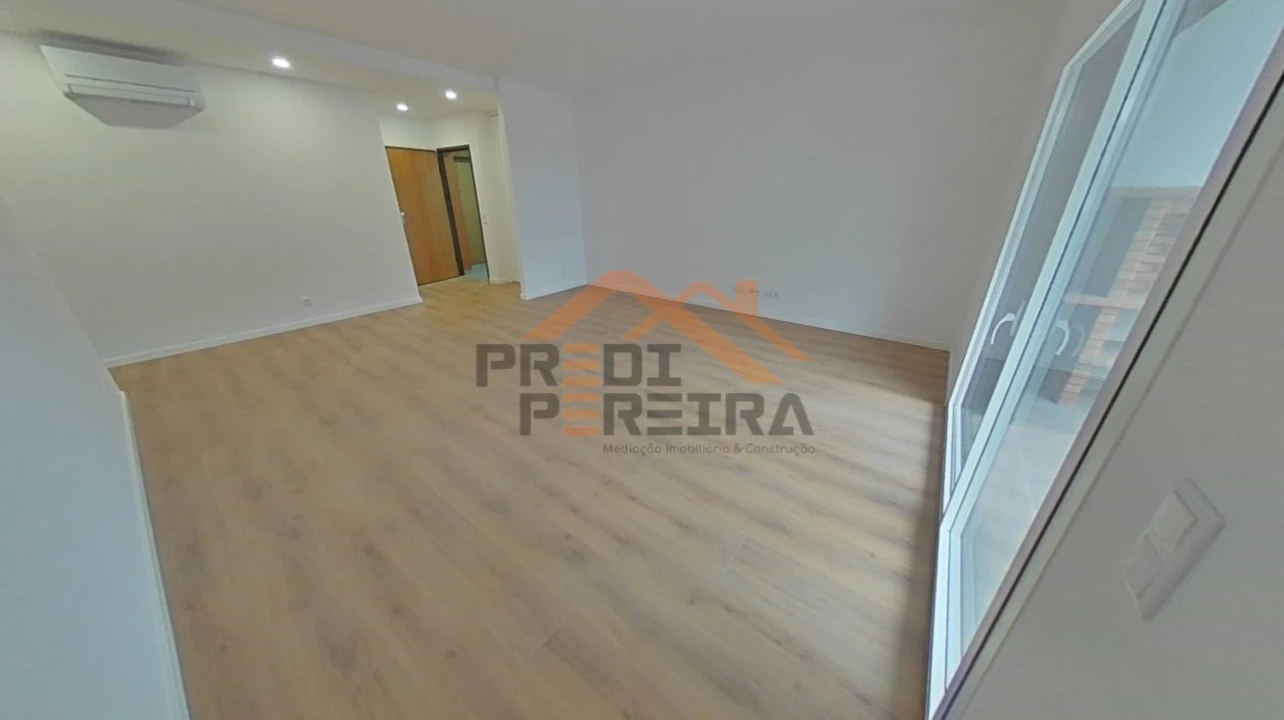 Apartamento T3 para Venda em Odivelas Foto 3