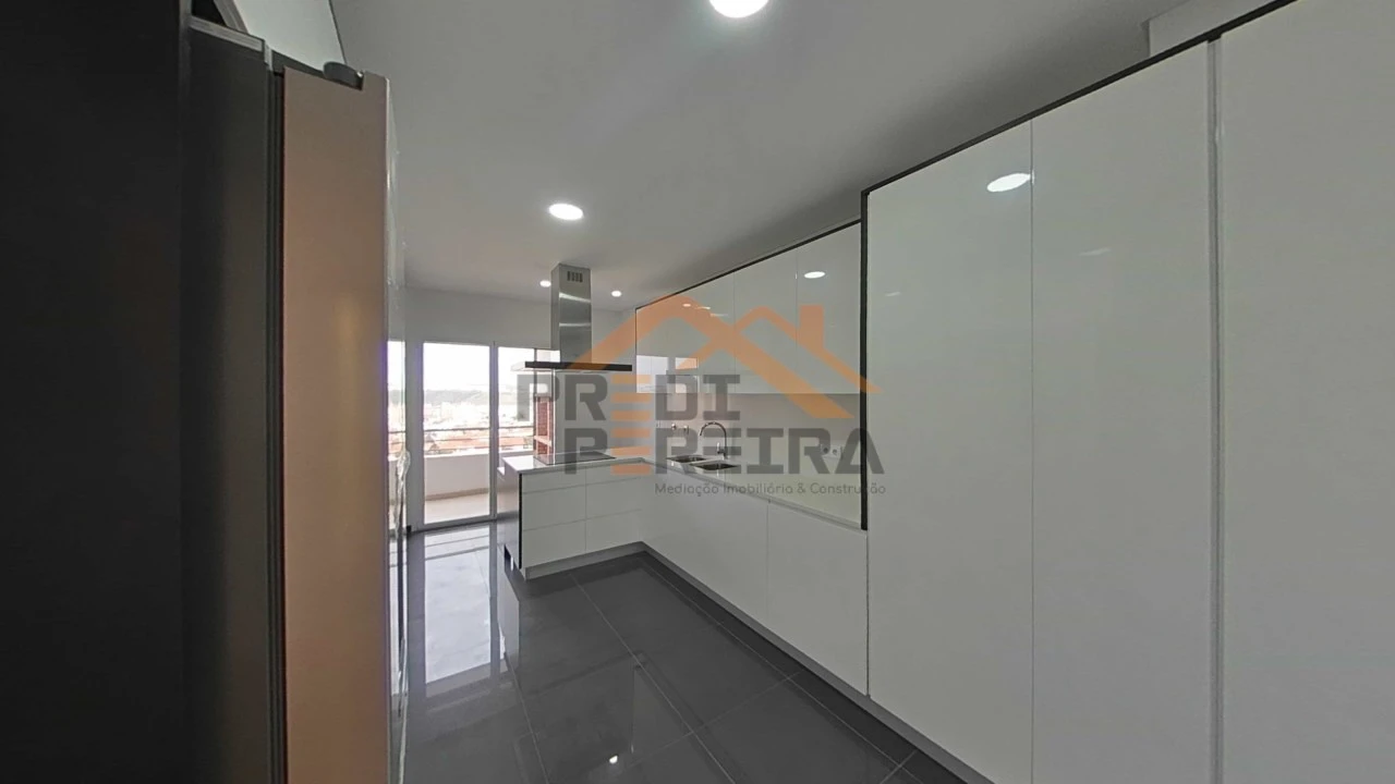 Apartamento T3 para Venda em Odivelas Foto 1