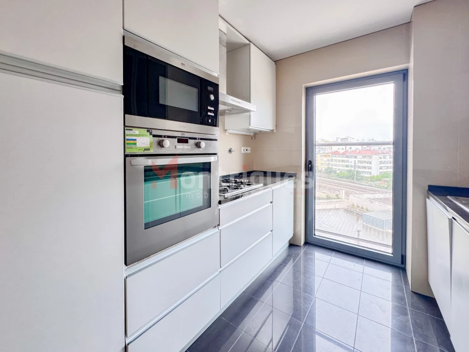 Apartamento T1 para Arrendamento em Parque das Nações Foto 9