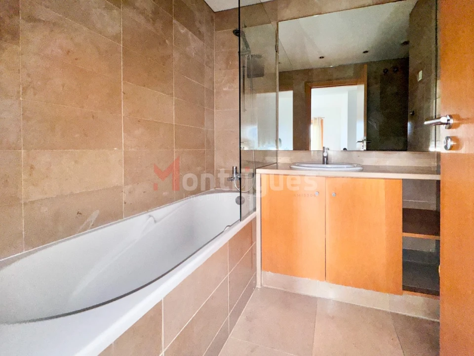 Apartamento T1 para Arrendamento em Parque das Nações Foto 19