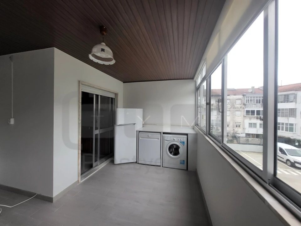 Apartamento T2 para Venda em São João Baptista e Santa Maria dos Olivais Foto 1