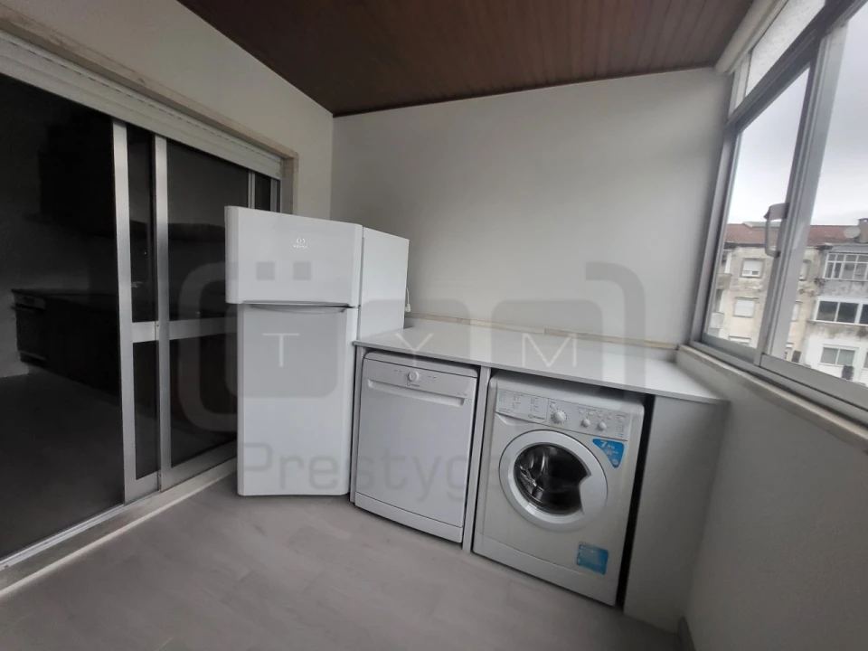 Apartamento T2 para Venda em São João Baptista e Santa Maria dos Olivais Foto 3