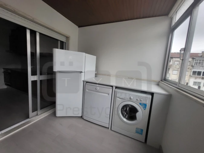Apartamento T2 para Venda em São João Baptista e Santa Maria dos Olivais Foto 3