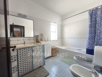 Moradia T3 para Venda em Santa Maria do Castelo e Santiago e Santa Susana