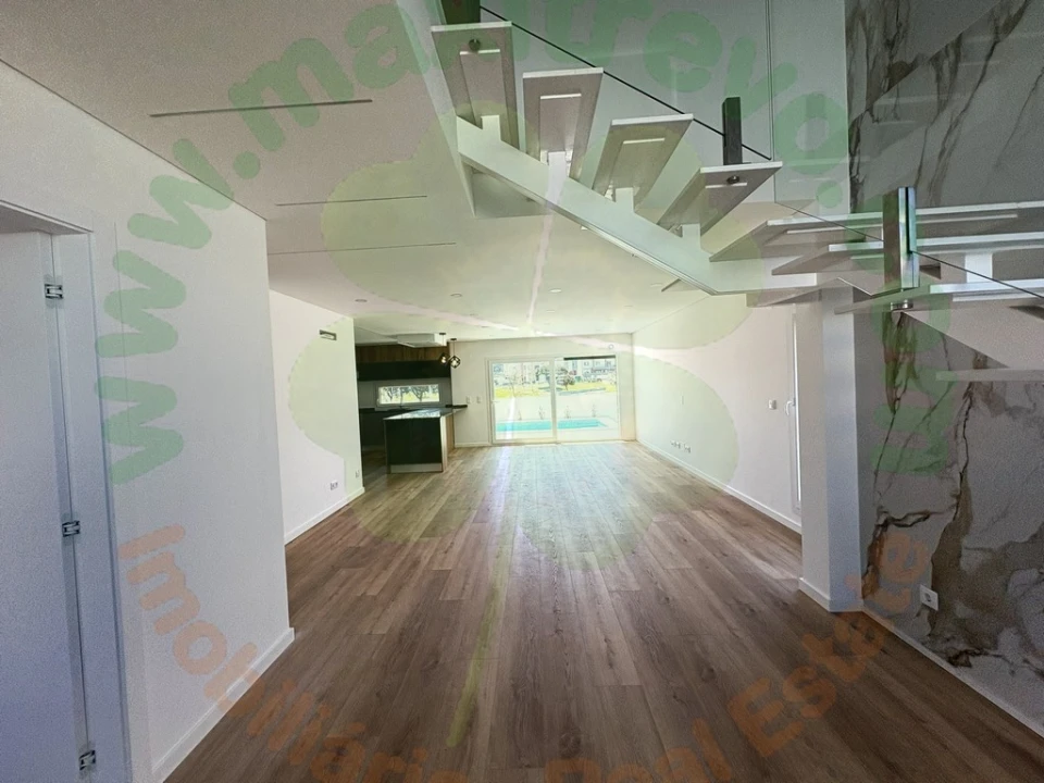 Moradia T4 para Venda em Charneca de Caparica e Sobreda Foto 6