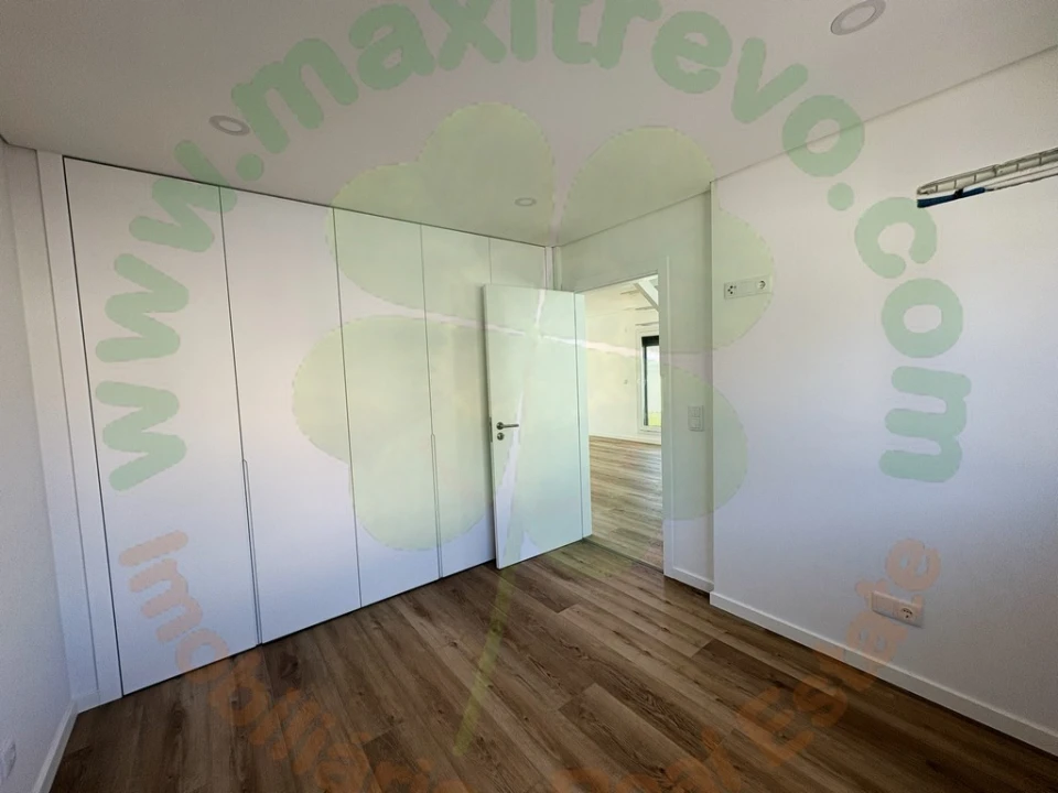 Moradia T4 para Venda em Charneca de Caparica e Sobreda Foto 9