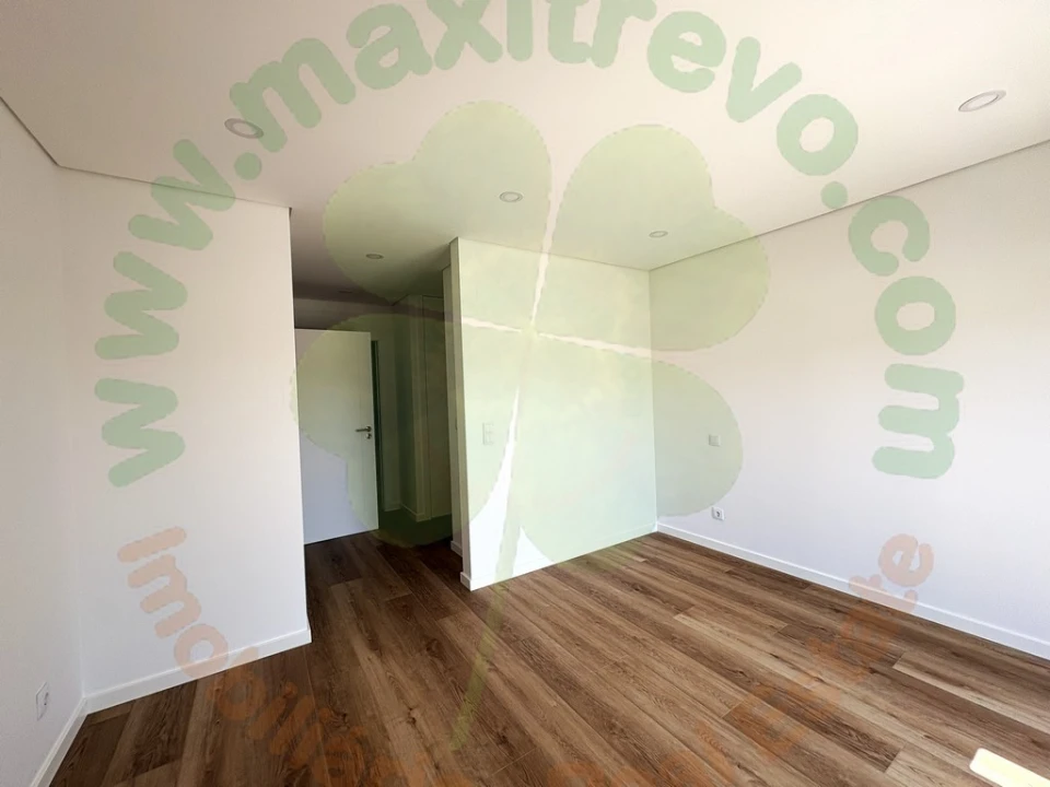 Moradia T4 para Venda em Charneca de Caparica e Sobreda Foto 21