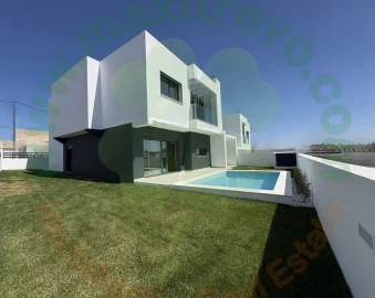 Moradia T4 para Venda em Charneca de Caparica e Sobreda