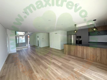 Moradia T4 para Venda em Charneca de Caparica e Sobreda