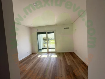 Moradia T4 para Venda em Charneca de Caparica e Sobreda