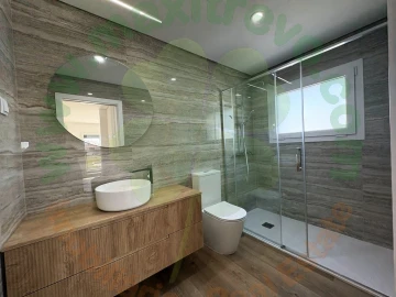 Moradia T4 para Venda em Charneca de Caparica e Sobreda