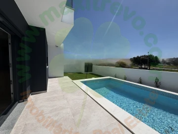 Moradia T4 para Venda em Charneca de Caparica e Sobreda