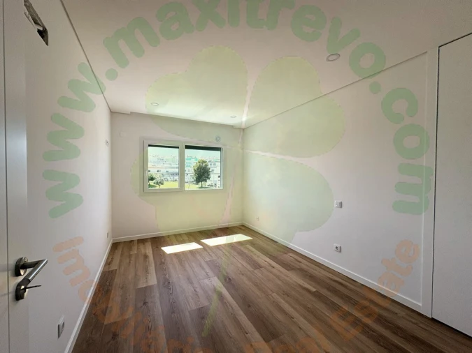 Moradia T4 para Venda em Charneca de Caparica e Sobreda Foto 18