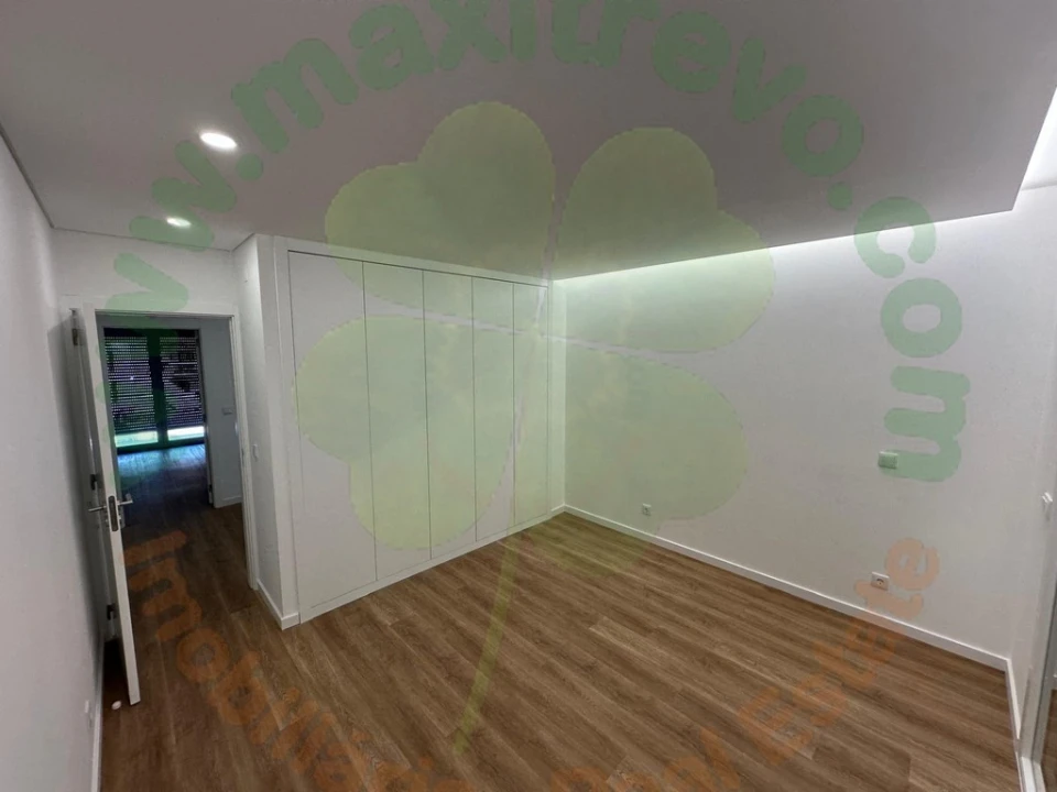 Moradia T4 para Venda em Fernao Ferro Foto 9