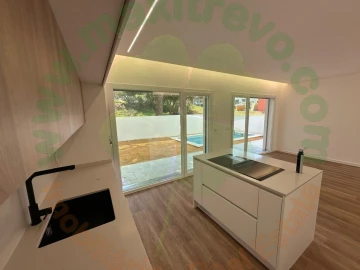 Moradia T4 para Venda em Fernao Ferro