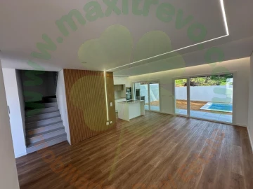 Moradia T4 para Venda em Fernao Ferro