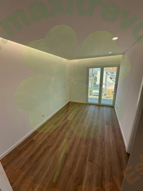 Moradia T4 para Venda em Fernao Ferro