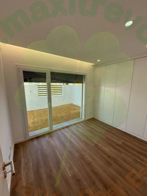Moradia T4 para Venda em Fernao Ferro