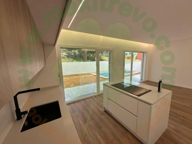 Moradia T4 para Venda em Fernao Ferro Foto 4