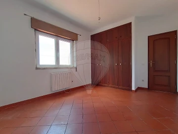 Moradia T2 para Arrendamento em Azeitão (São Lourenço e São Simão)