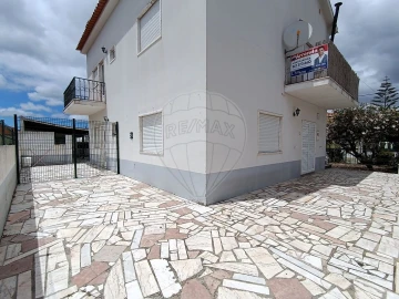Moradia T2 para Arrendamento em Azeitão (São Lourenço e São Simão)