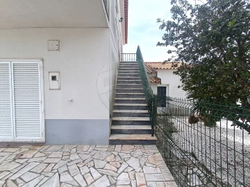 Moradia T2 para Arrendamento em Azeitão (São Lourenço e São Simão)