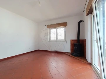 Moradia T2 para Arrendamento em Azeitão (São Lourenço e São Simão)