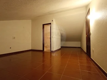 Moradia T2 para Arrendamento em Azeitão (São Lourenço e São Simão)