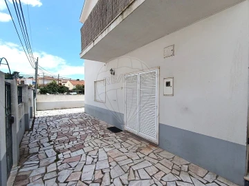 Moradia T2 para Arrendamento em Azeitão (São Lourenço e São Simão)