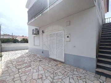 Moradia T2 para Arrendamento em Azeitão (São Lourenço e São Simão)